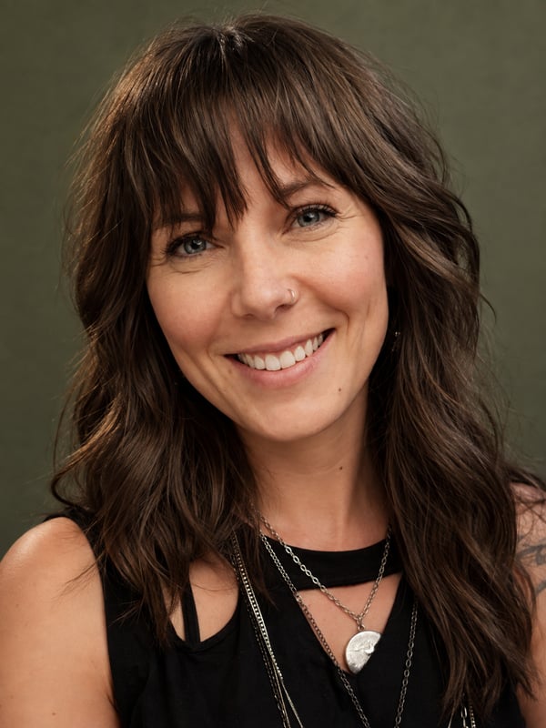 headshot of Lindsay Holloway